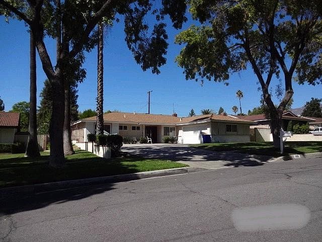 2nd image of 1465 N Tulare Way