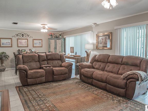 3rd image of 523 Lakeshore Dr