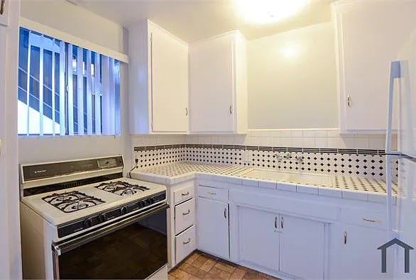 11137 Sherman Way #2 — Photo 5