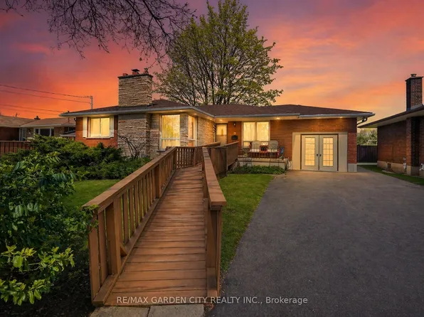 5 Lockview Cres, Saint Catharines, ON L2M 2T2