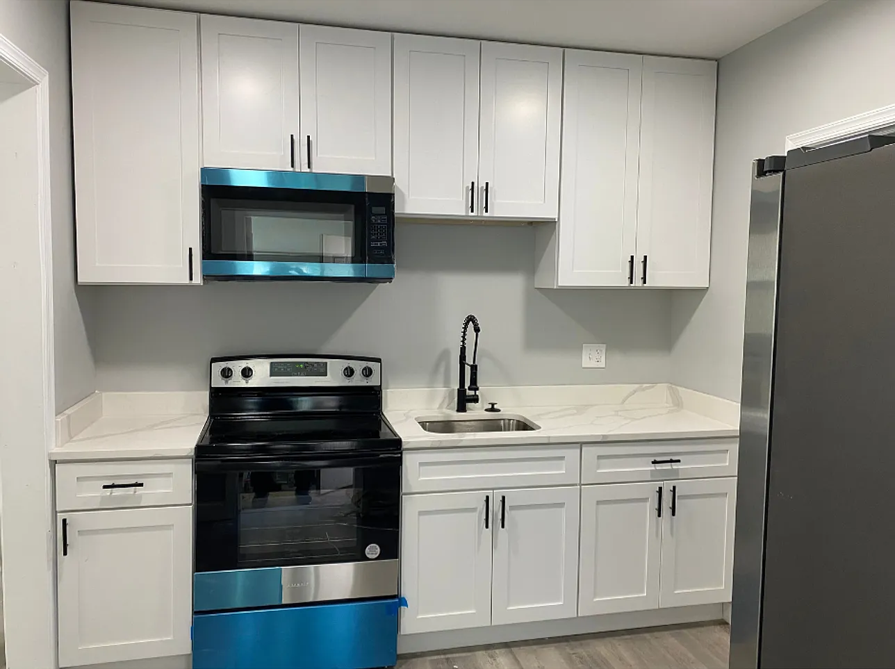 4310 Ridgewood Avenue $900 Available Room (Private Bath) — Photo 2