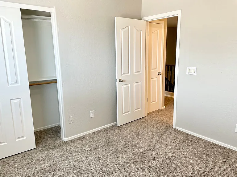 9820 W Pioneer St — Photo 39
