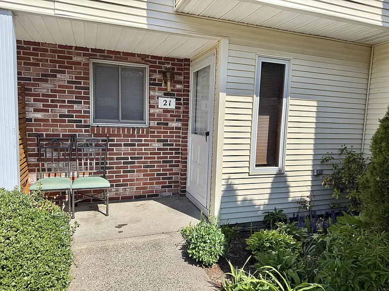 410 Emmett St #21 — Photo 10