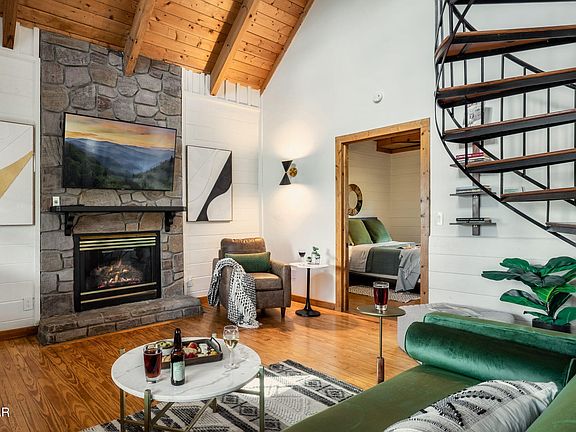 12th image of 1008 Walini Way