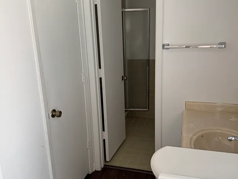1806 Crescent Dr — Photo 1