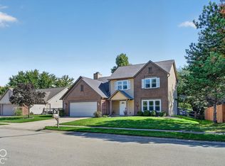7567 Meadow Ridge Dr, Fishers, IN 46038