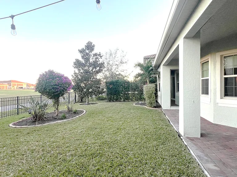 13147 Woodford St — Photo 15