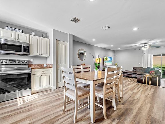 5th image of 7068 Woodmont Ave