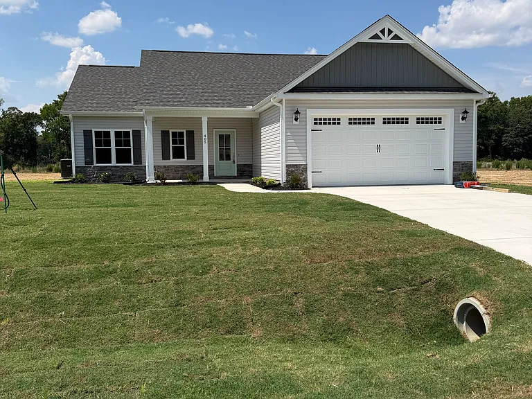 405 Creeks Edge Dr — Photo 1