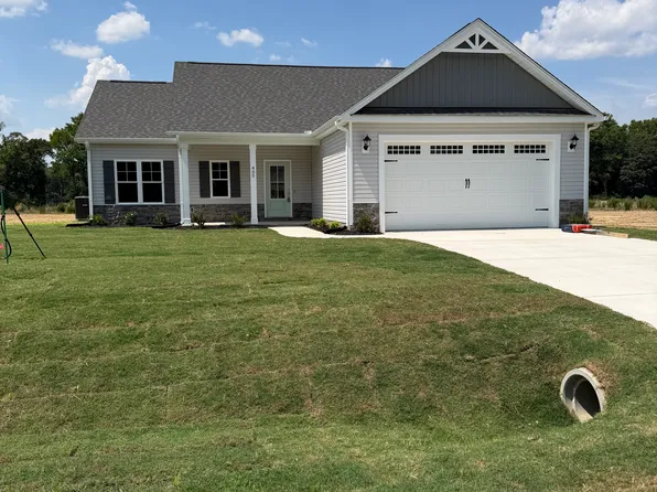 405 Creeks Edge Dr, Pikeville, NC