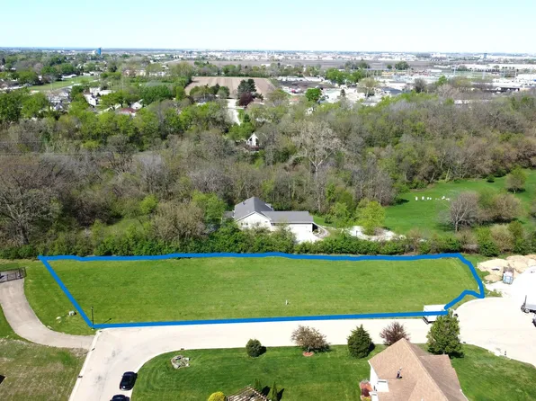 27 Cavalier Ct, La Salle, IL 61301