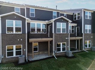 1456 Arcadia Dr, Milford, MI 48381