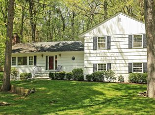 9 Thornewood Rd, Armonk, NY 10504