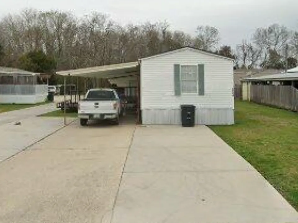 1704 Southport Blvd