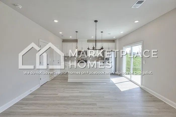 3 bed, 2.5 bath, 1528 sqft, $2,595 — Photo 3
