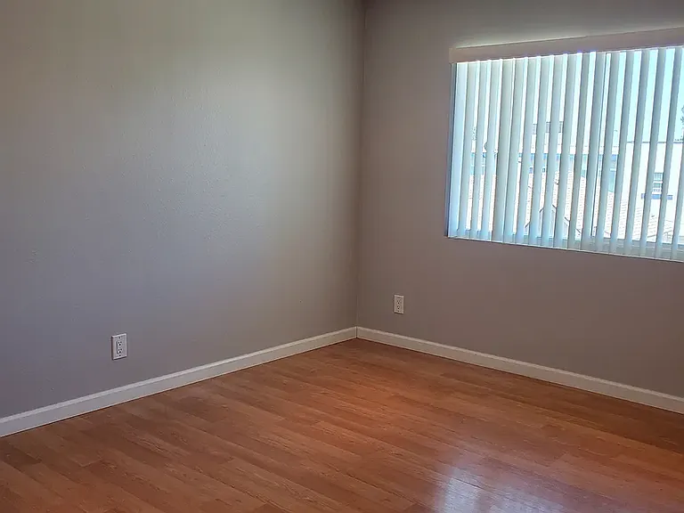 1250 Hillandale Ave — Photo 14