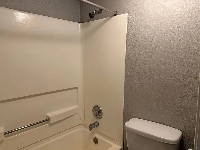 717 E Grayson St #8 — Photo 7