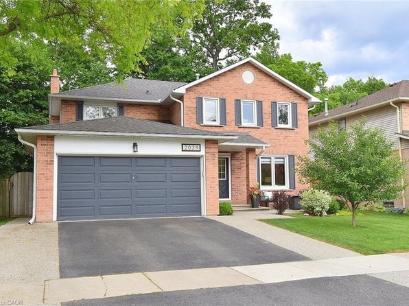 2039 Hunters Wood Dr, Burlington, ON L7M 2V5