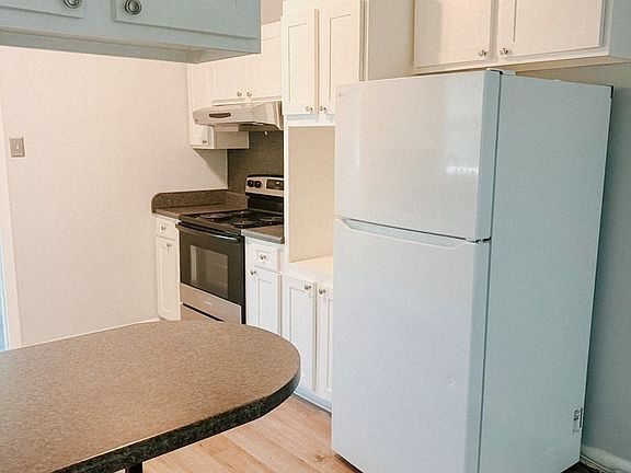 5th image of 131 Stapleton St