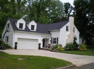 955 Kensington Rd, Coshocton, OH 43812