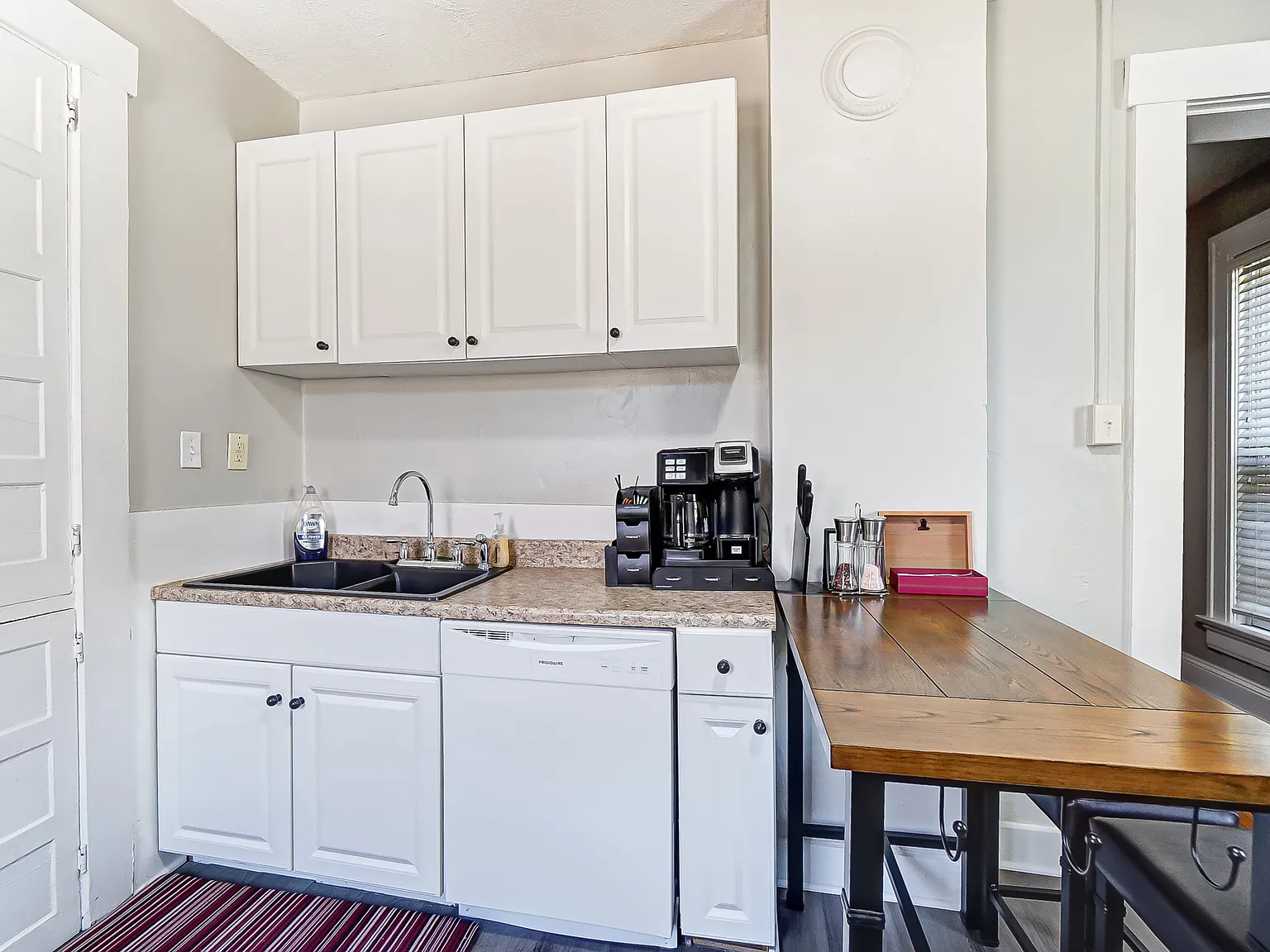 3 bed, 1.5 bath, 1632 sqft, $2,400 — Photo 4