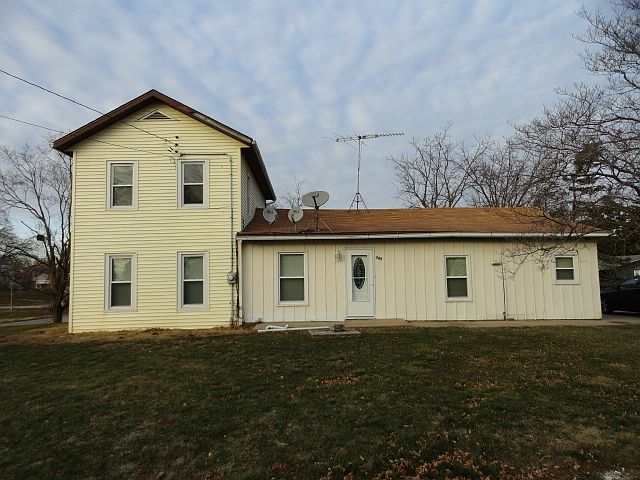 1st image of 305 E Chestnut St