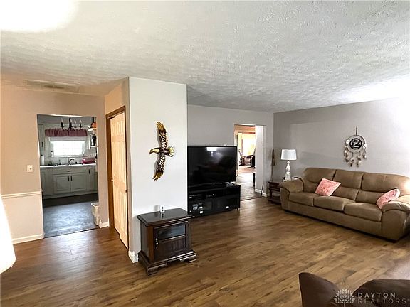 3rd image of 1399 Highland Dr