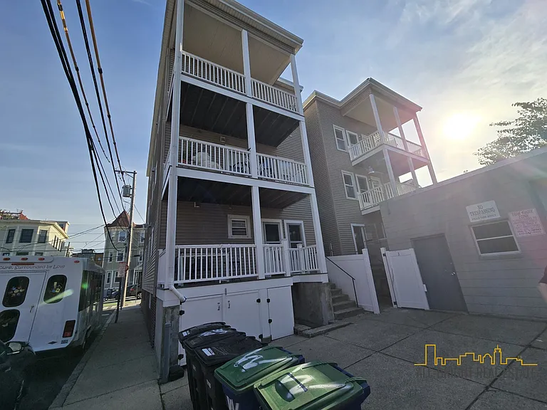 391 Washington St — Photo 8