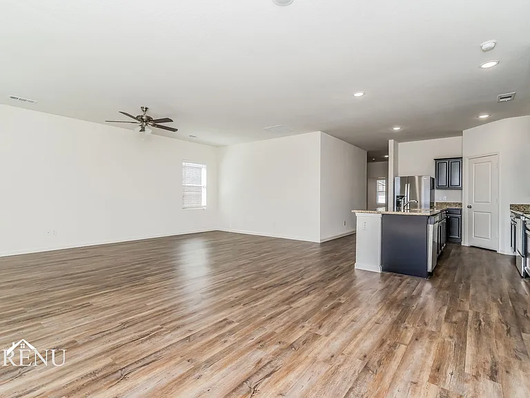 692 Wellington Dr — Photo 29