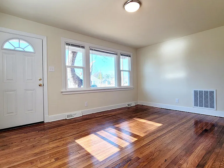 3811 Larry St — Photo 6