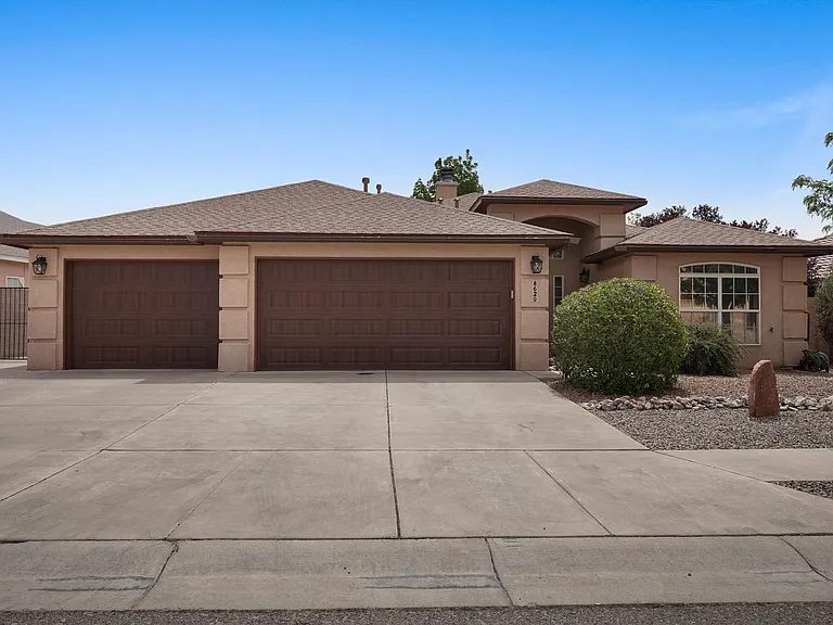 8620 Casa Verde Ave NW — Photo 1