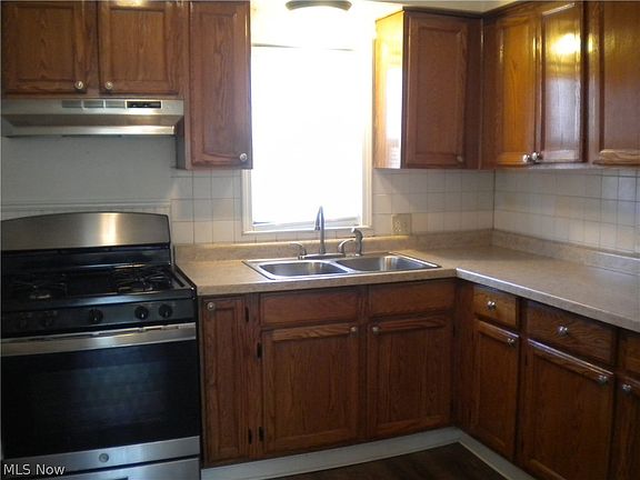 4th image of 73 Diamond Ave