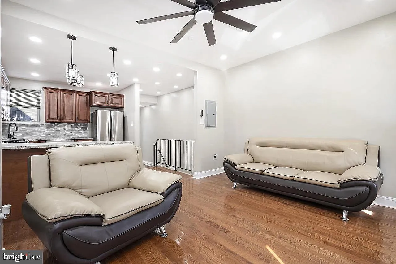 1 bed, 1.0 bath, 1190 sqft, $1,300 — Photo 2