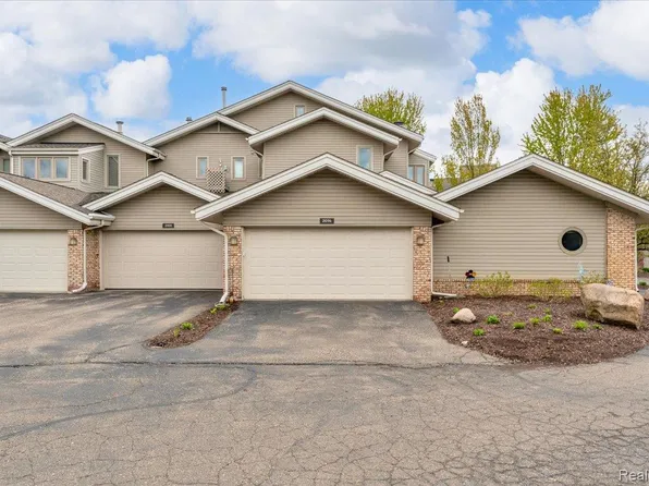 21096 Boulder Cir, Northville, MI 48167