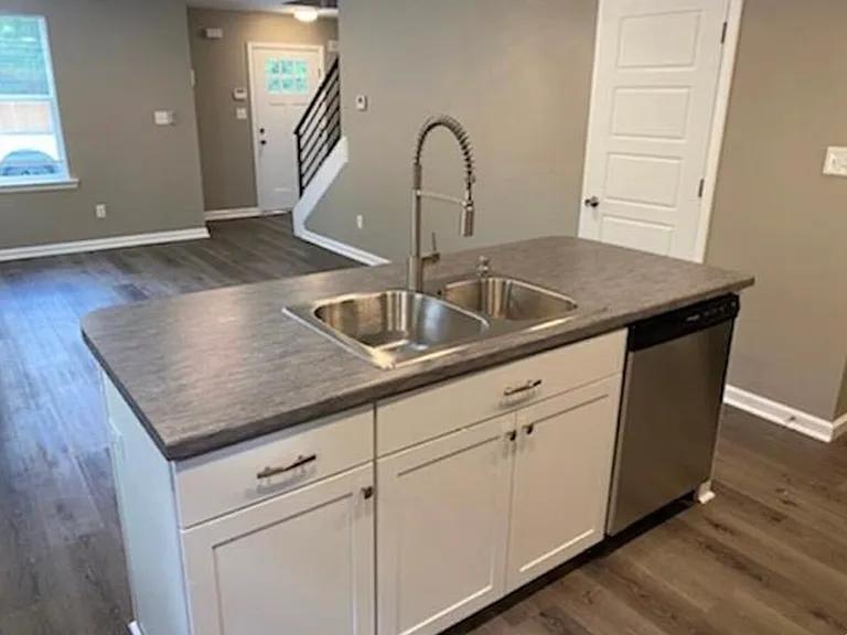 2395 Avery Ave — Photo 7