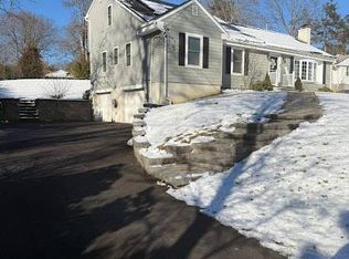 45 Old Farms Rd, Poughkeepsie, NY 12603