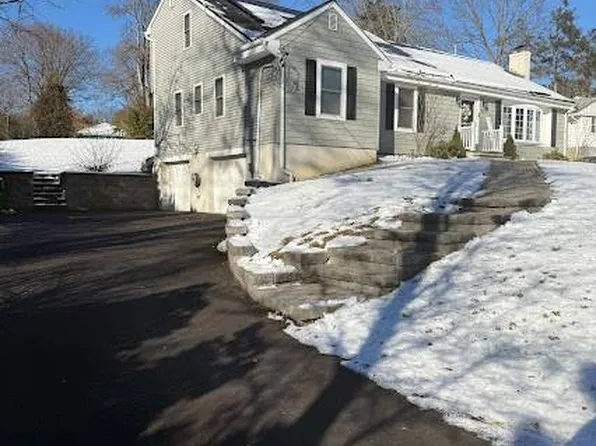 45 Old Farms Rd, Poughkeepsie, NY 12603