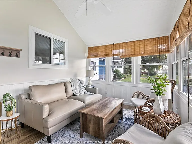 864 Lawrence Dr — Photo 15
