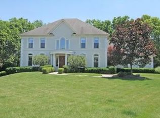 1563 Waterbury Woods Ln, Dayton, OH 45458