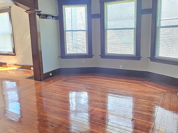5th image of 126 Hobart St #1B