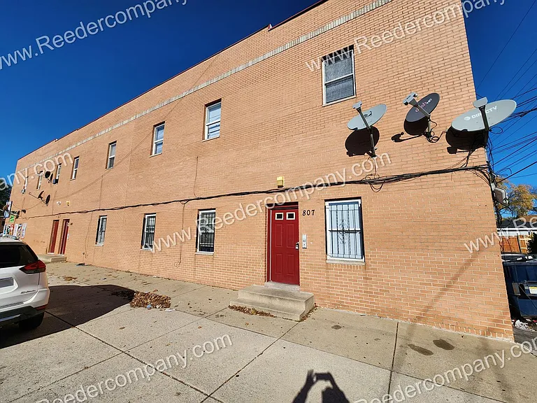 5633-5635 Calumet Avenue — Photo 8