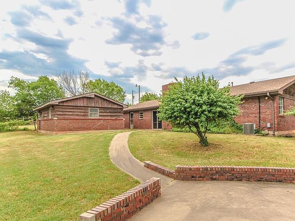 5th image of 2655 E Lindsey St