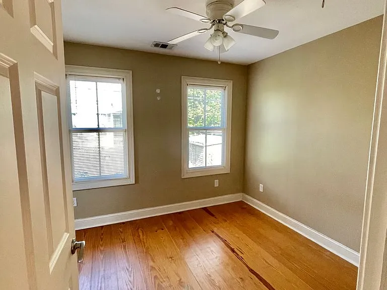 110 E Duffy St — Photo 7