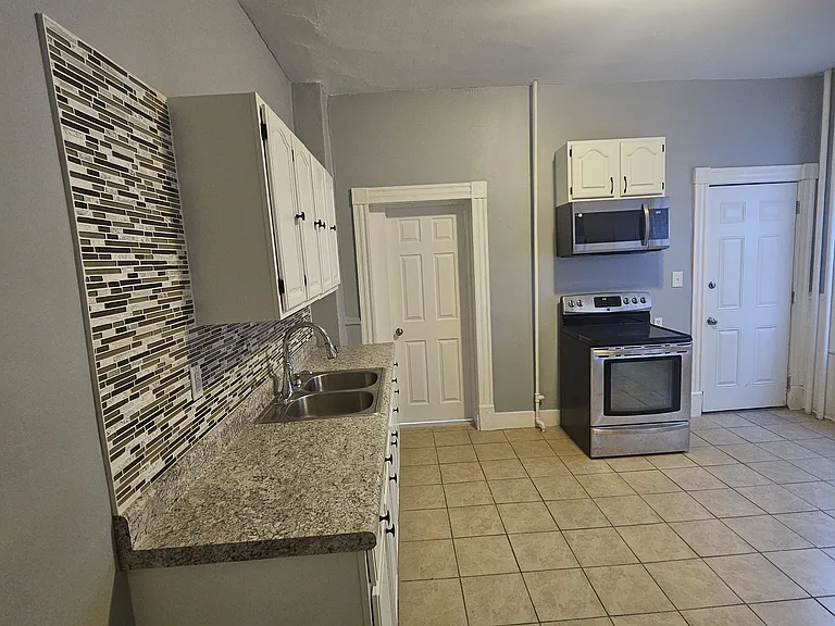 134 W Douglass St #1 — Photo 13