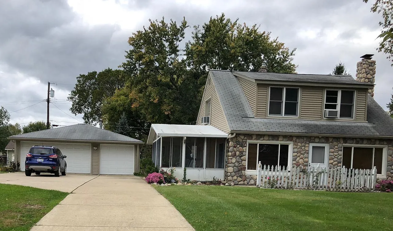 25587 Clark St photo 1