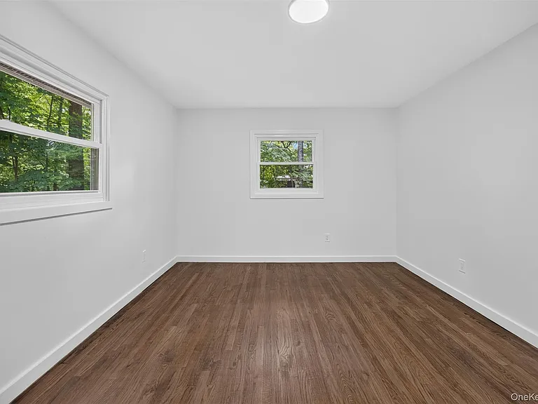 179 Roosevelt Rd — Photo 35