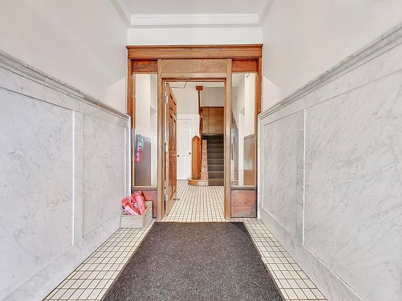 3rd image of 4361 S Greenwood Ave #1N