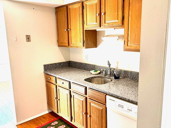 4th image of 674 E Fox Hills Dr #111