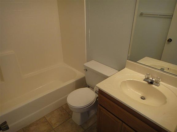 5th image of 812 Webb Ave
