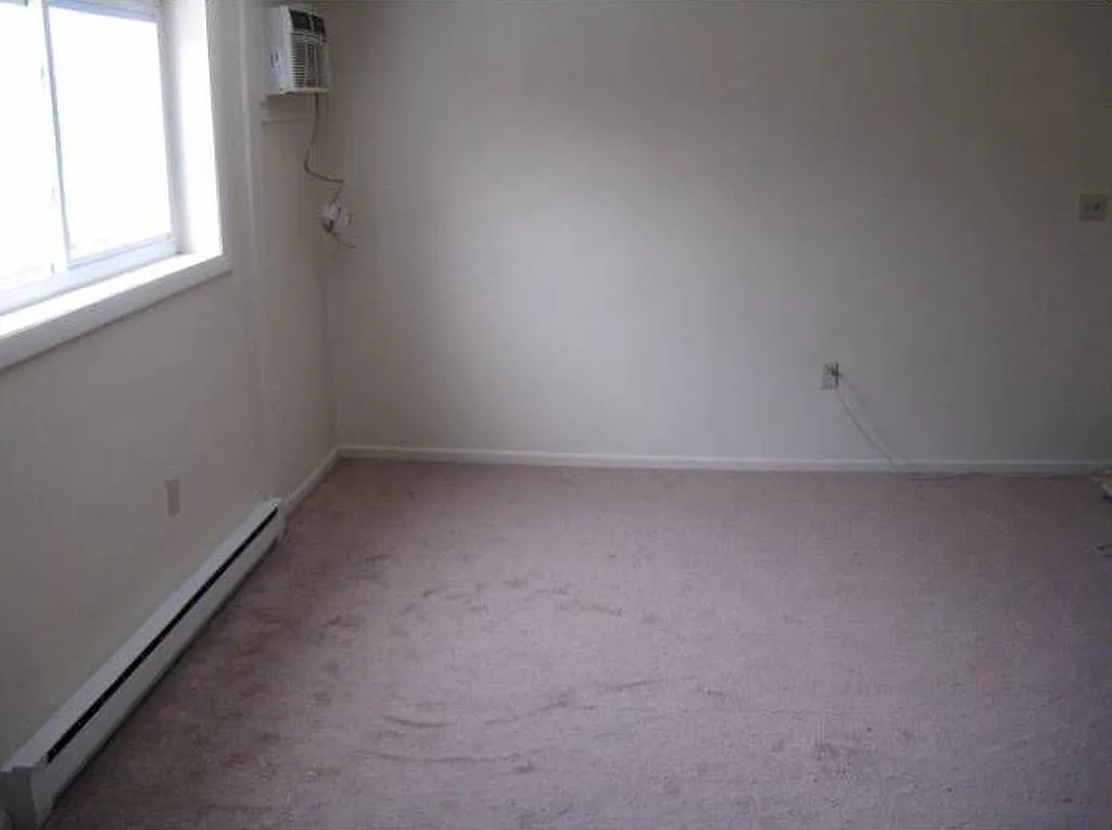 3 bed, 1100 sqft, $1,800 — Photo 2
